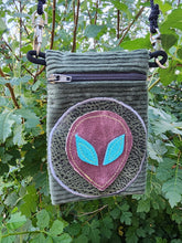 Load image into Gallery viewer, OOAK Trapsack- Alien